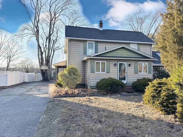 view of front property