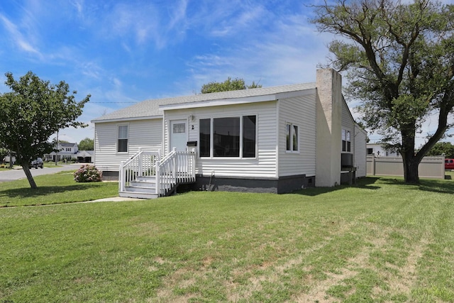 manufactured / mobile home with a front lawn