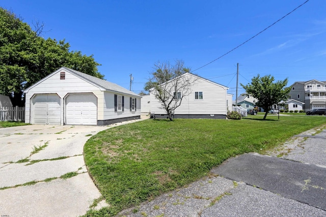 view of front of house featuring an outbuilding, a garage, and a front yard