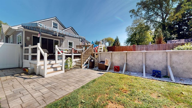 view of yard with a patio area