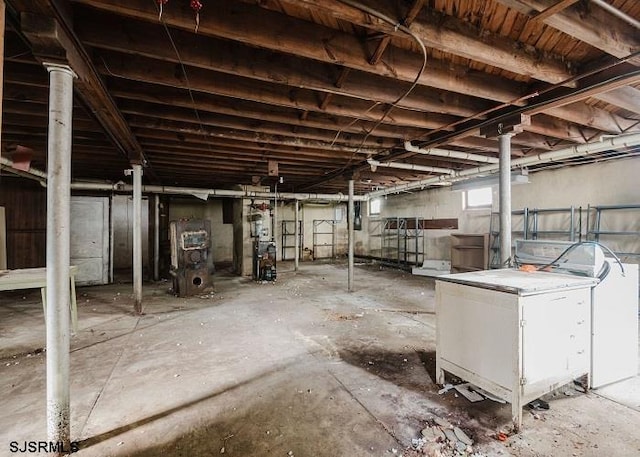 basement featuring washer and clothes dryer