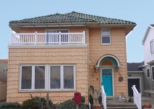 view of front of home featuring a balcony