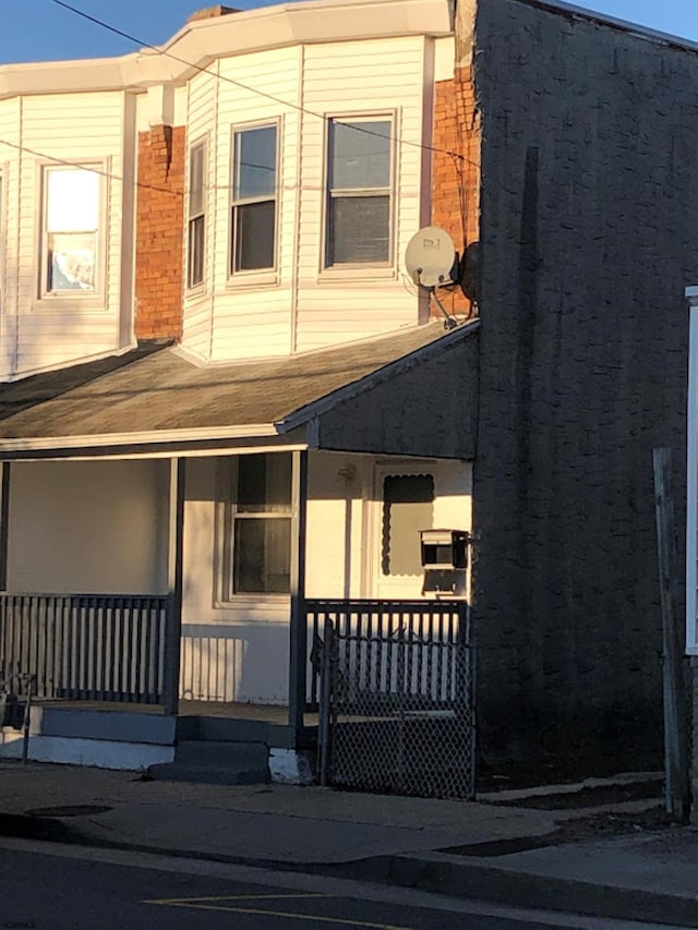 view of front of house with a porch