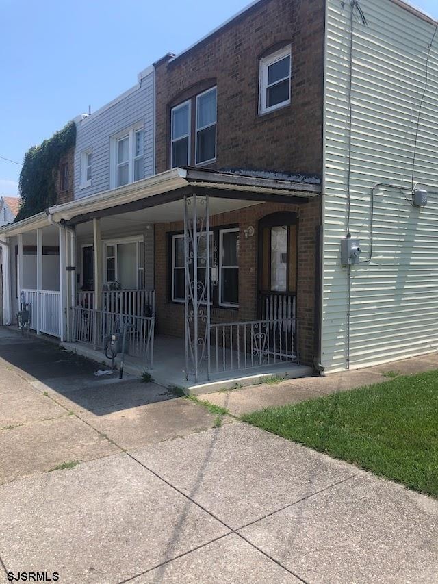 view of front of home featuring a porch