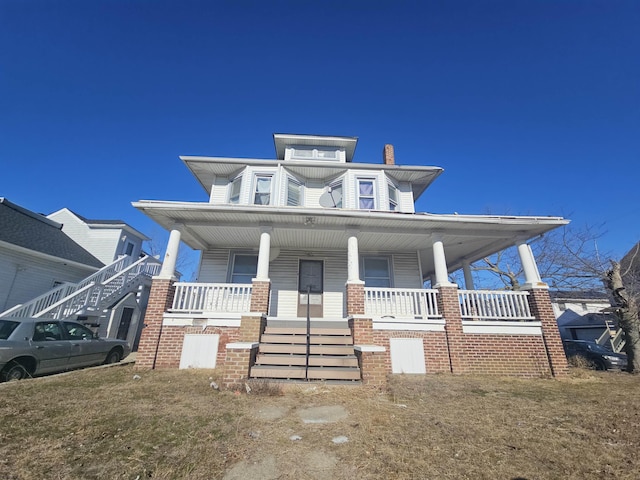 view of front of home featuring a front yard and covered porch