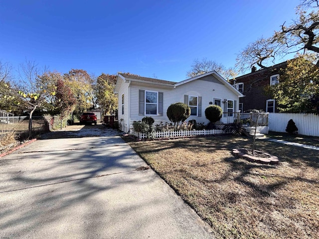 view of front of property with driveway and a fenced front yard