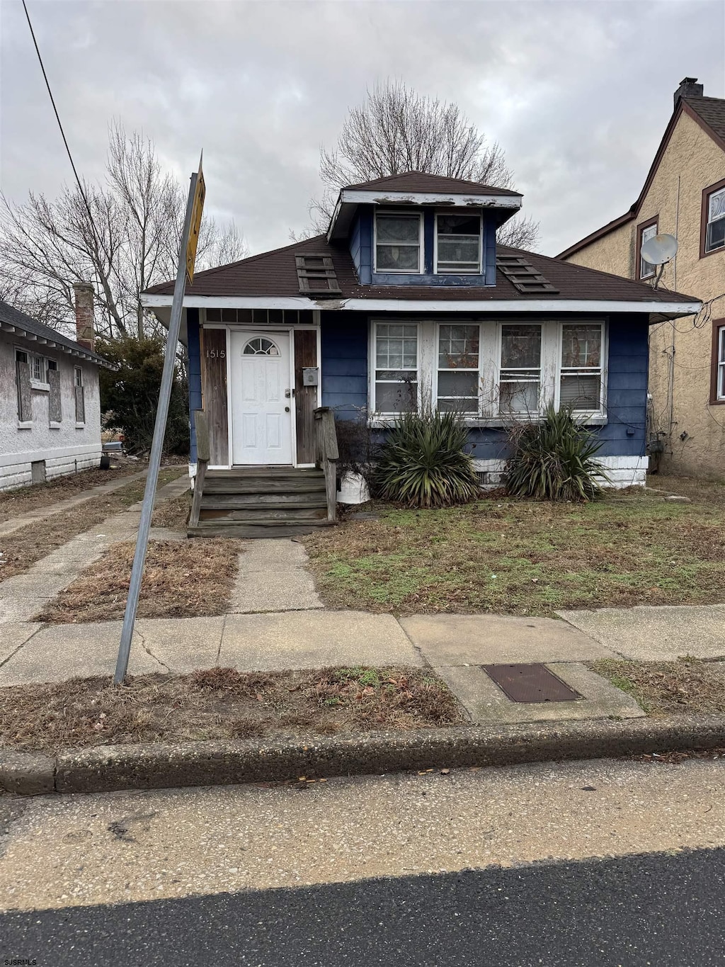 bungalow-style house with entry steps