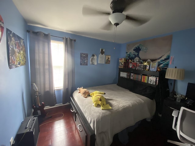 bedroom with ceiling fan