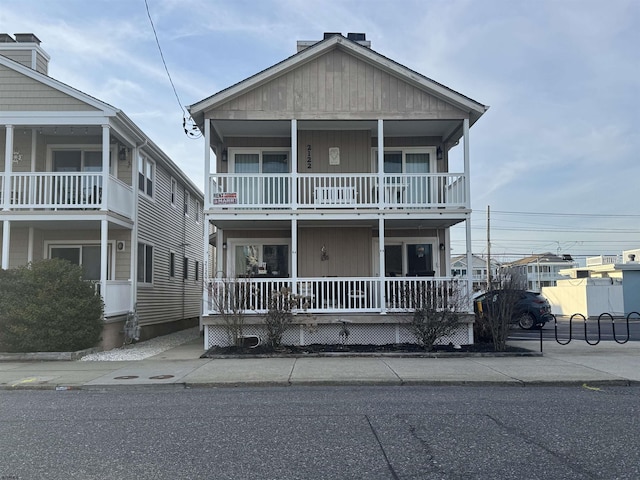 view of front of property featuring a porch