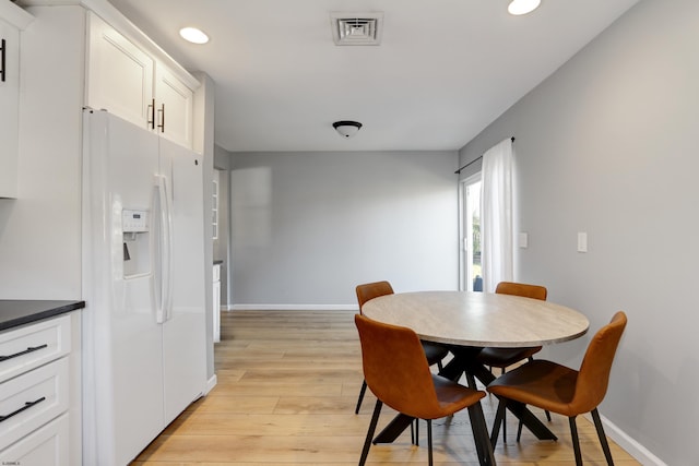 dining room with light wood-type flooring, visible vents, baseboards, and recessed lighting