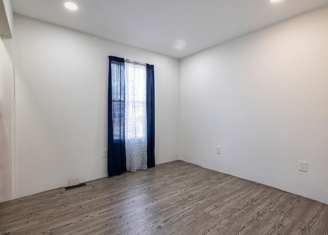 spare room featuring wood finished floors and recessed lighting