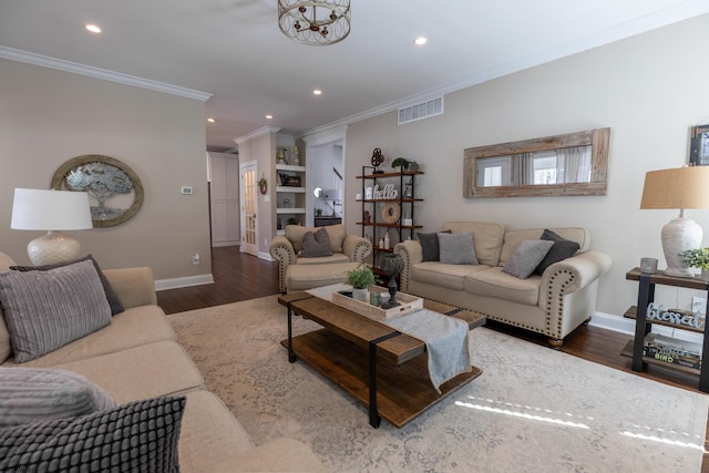 living room featuring recessed lighting, visible vents, ornamental molding, wood finished floors, and baseboards