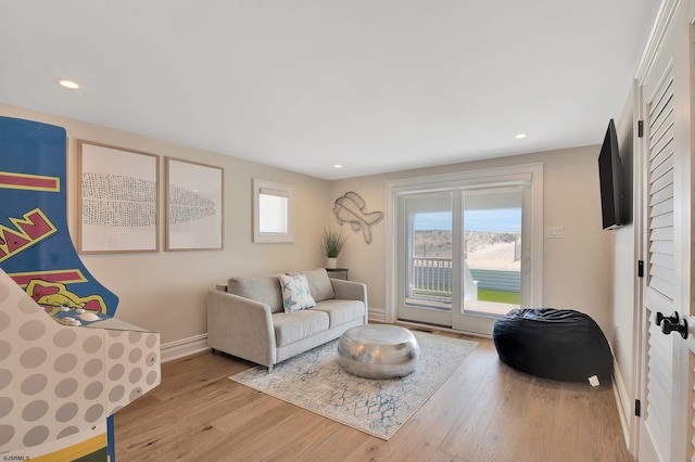 living area featuring recessed lighting, wood finished floors, and baseboards