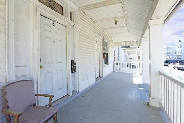 balcony featuring covered porch