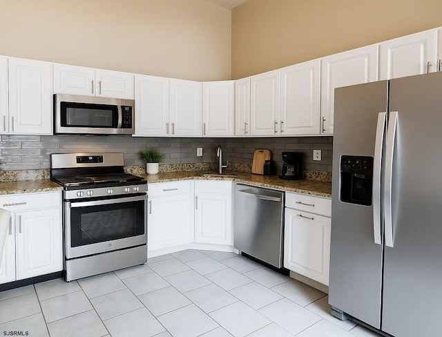72 Arapaho Pl Unit 72, Absecon, NJ 08205 - kitchen featuring appliances with stainless steel finishes, a sink, backsplash, and white cabinets