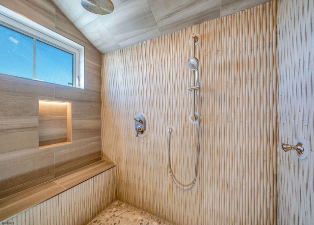 full bath with vaulted ceiling and tiled shower