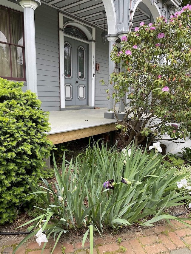 entrance to property with covered porch