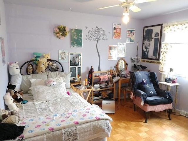 bedroom with ceiling fan