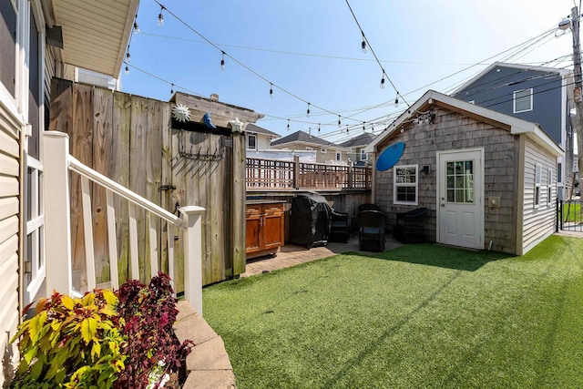 view of yard featuring an outbuilding and fence