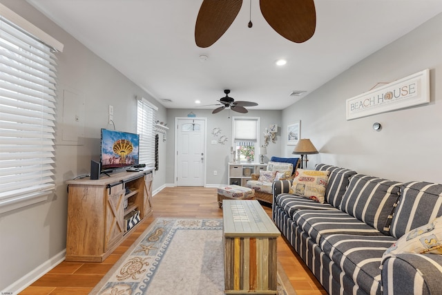 living area featuring ceiling fan, recessed lighting, visible vents, baseboards, and light wood-style floors