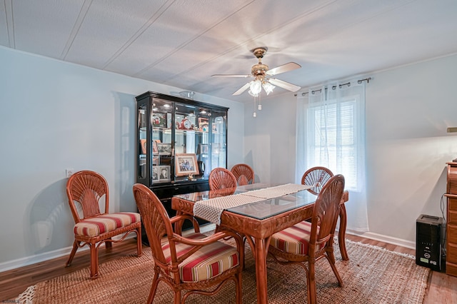 dining area with light wood-type flooring, ceiling fan, and baseboards