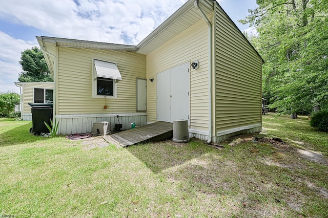 rear view of house featuring a yard