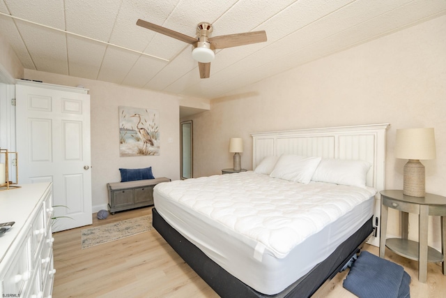 bedroom with light wood-style flooring and a ceiling fan