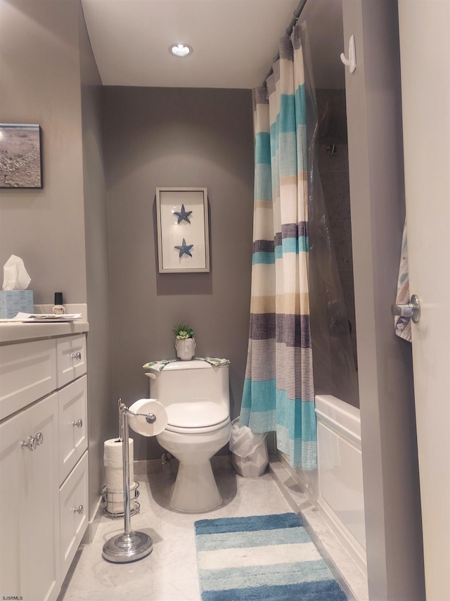 full bathroom featuring recessed lighting, shower / tub combo with curtain, vanity, and toilet