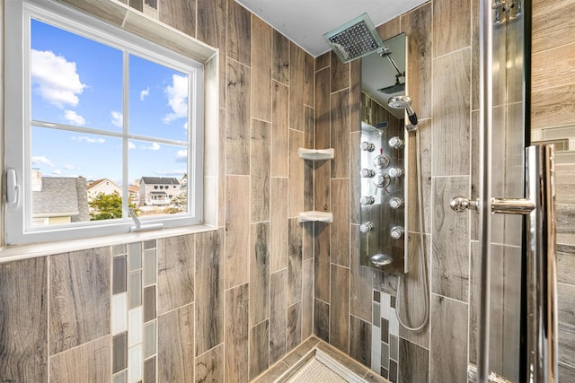 bathroom featuring tiled shower