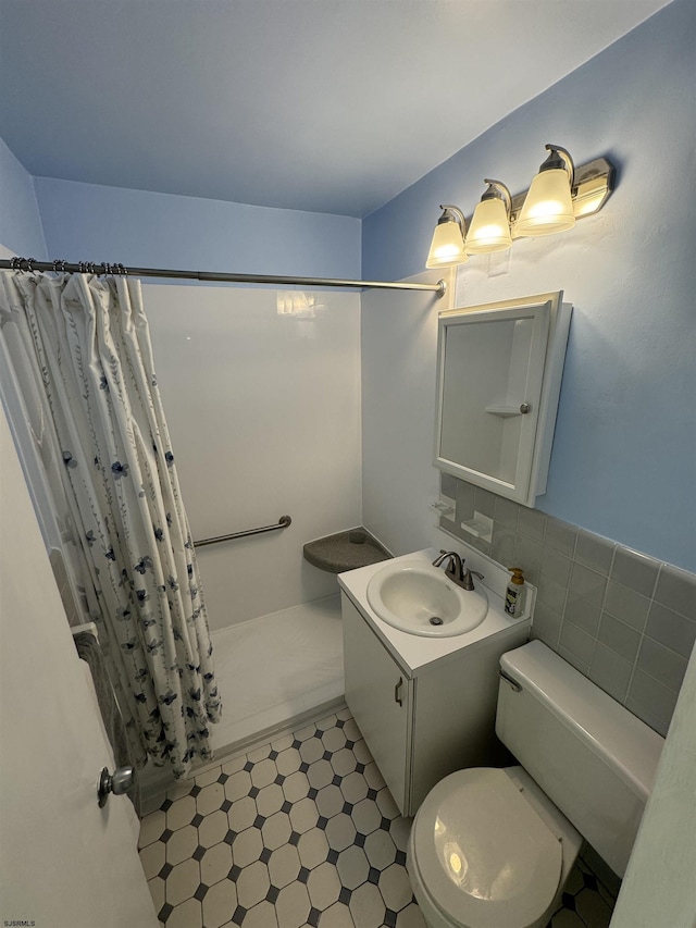 full bath with toilet, tile patterned floors, vanity, and a shower with shower curtain