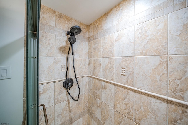 details featuring a tile shower