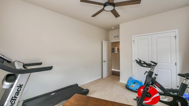 exercise room featuring carpet floors, visible vents, ceiling fan, and baseboards