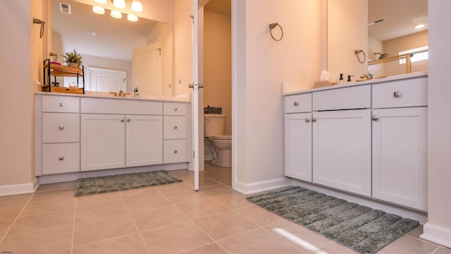 full bath featuring toilet, baseboards, visible vents, and tile patterned floors