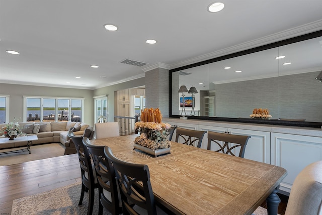 dining area with recessed lighting, visible vents, crown molding, and hardwood / wood-style flooring