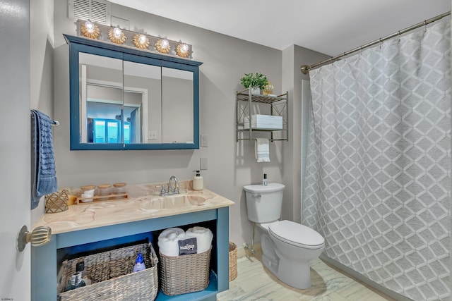 full bathroom with visible vents, vanity, toilet, and a shower with curtain