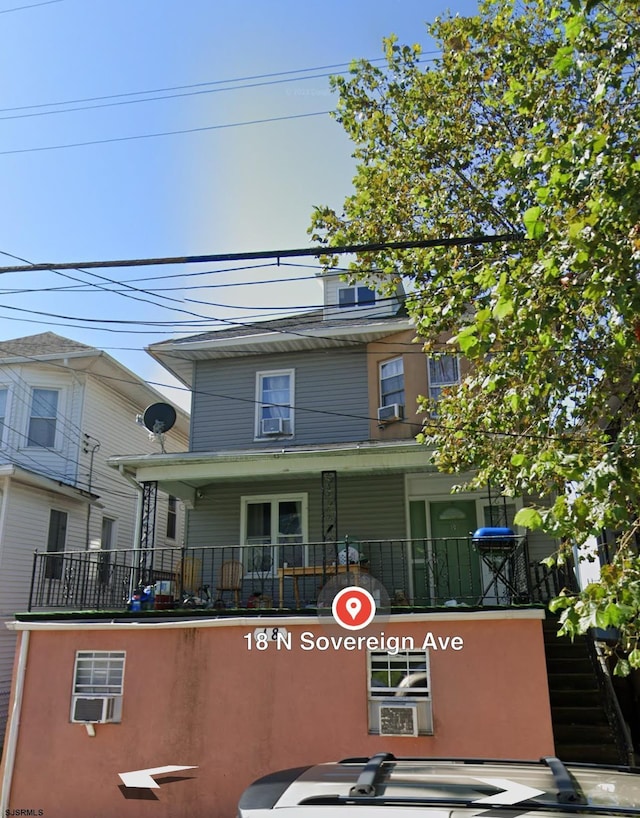 view of american foursquare style home