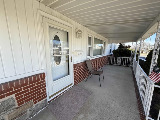 view of patio / terrace with covered porch