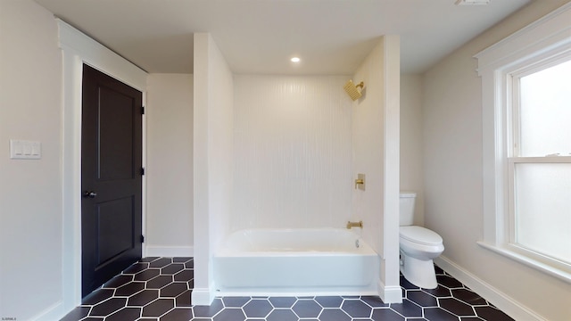 bathroom with bathtub / shower combination, toilet, recessed lighting, and baseboards