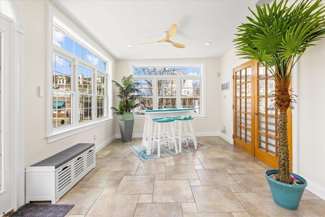 sunroom with ceiling fan