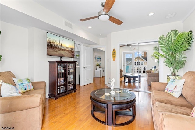 living area featuring recessed lighting, visible vents, light wood-style floors, and a ceiling fan