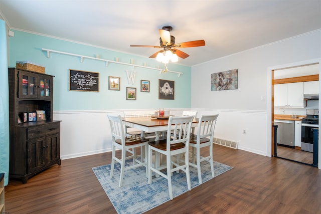 dining space featuring visible vents, crown molding, baseboards, ceiling fan, and dark wood-style floors