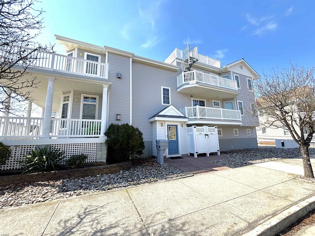 view of front facade featuring a porch