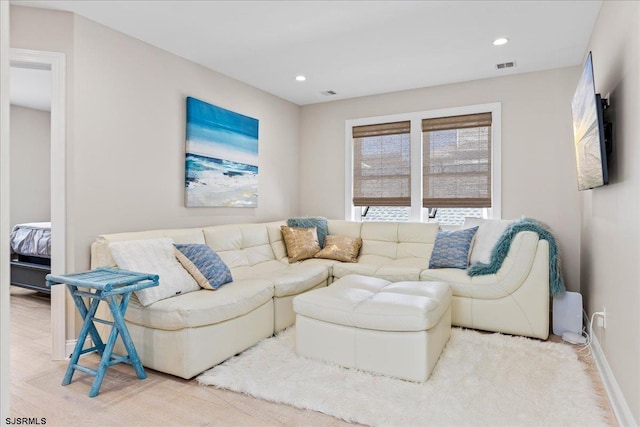 living area featuring visible vents, recessed lighting, and baseboards