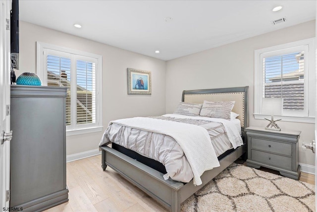 bedroom featuring recessed lighting, visible vents, baseboards, and light wood-style flooring