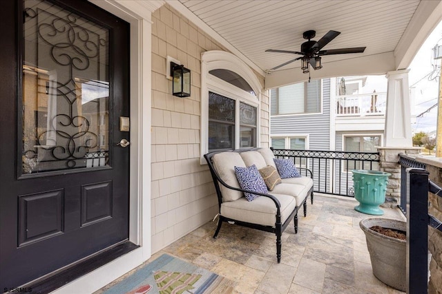 property entrance with a porch and a ceiling fan