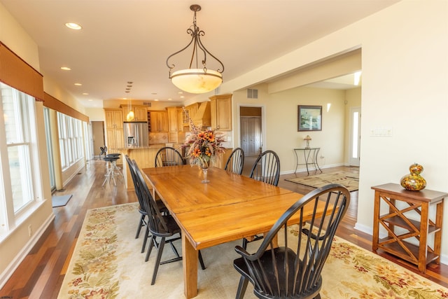 dining space featuring visible vents, recessed lighting, light wood-type flooring, and baseboards