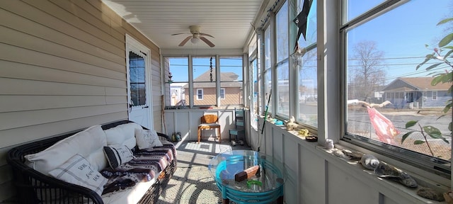 sunroom with ceiling fan