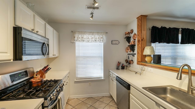 kitchen with visible vents, a sink, stainless steel appliances, light countertops, and light tile patterned floors