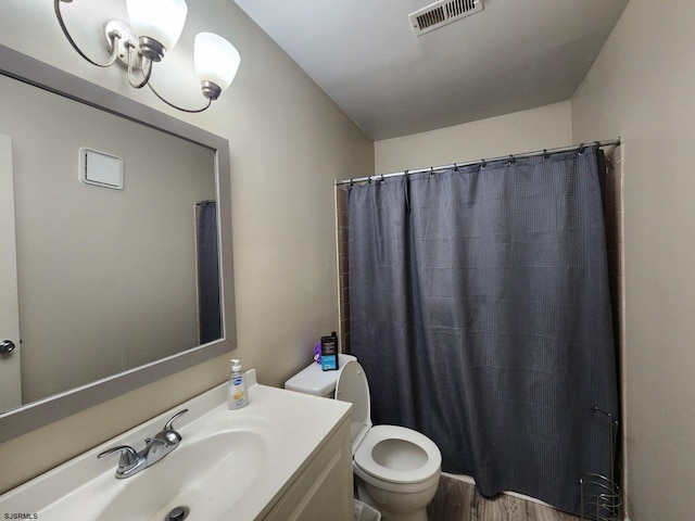 full bath featuring visible vents, curtained shower, toilet, wood finished floors, and vanity