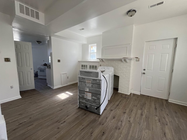 11 Belle Haven Ct, Atlantic City, NJ 08401 - laundry room with laundry area, dark wood-style floors, and visible vents